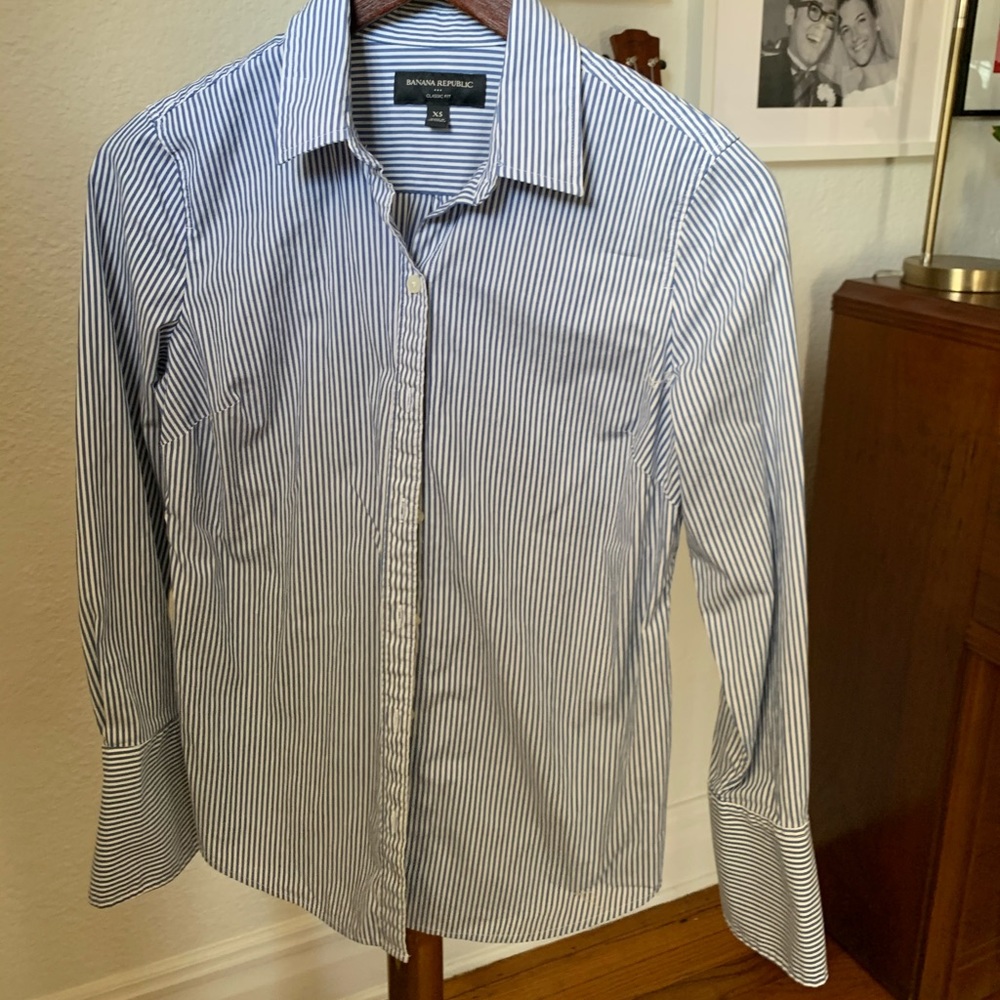 Banana Republic women’s shirt